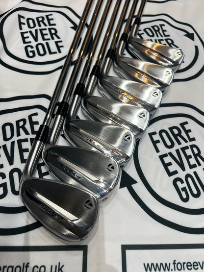 TAYLORMADE P790 (2025) IRONS / 4 - PW / RH / 105g Reg Flex