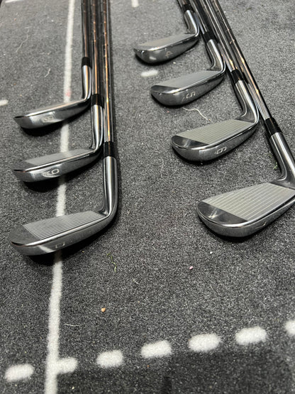 MIZUNO PRO 243 IRONS / 4 - PW / Mens RH / 105g X-Stiff Flex
