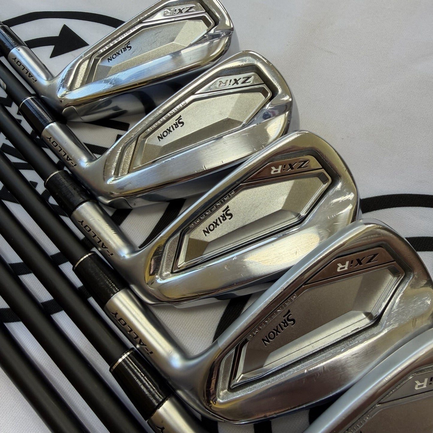 SRIXON ZXiR IRONS / 5 - PW + AW / Mens RH / 60g Reg Flex Graphite Shafts
