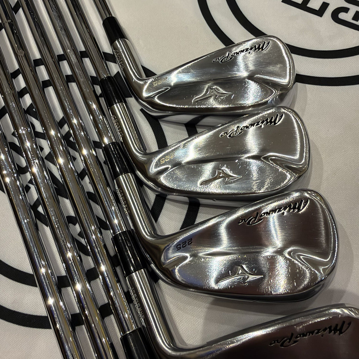 MIZUNO PRO 225 IRONS / 4 - PW / Mens RH / 115g Stiff Flex / V.GOOD USED