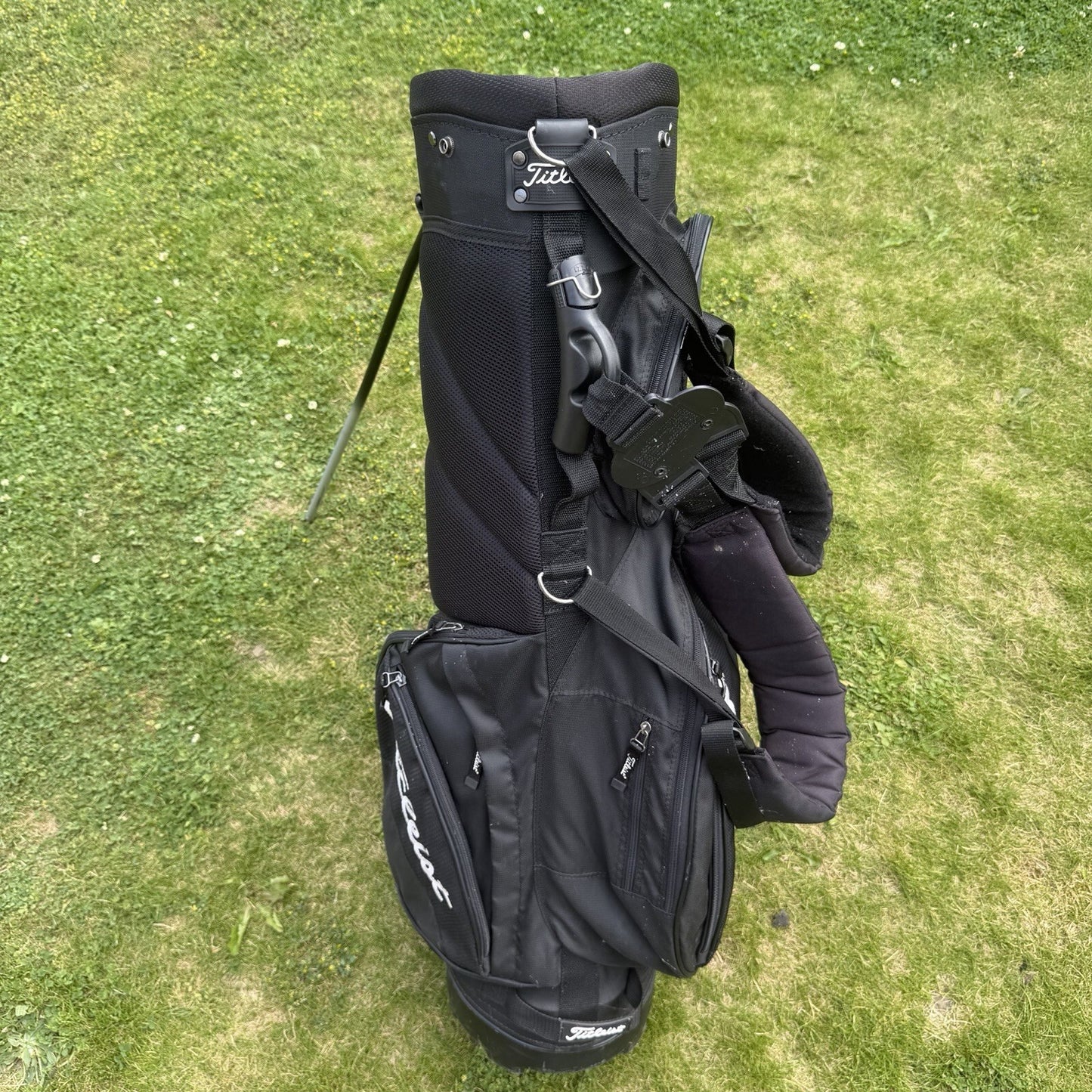 TITLEIST Golf Cary Bag / Black/White / 6 Way Divide / GOOD USED