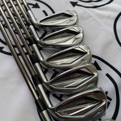 MIZUNO JPX 923 HOT METAL IRONS / 5 - PW / RH / Light Reg Flex Graphite Shafts