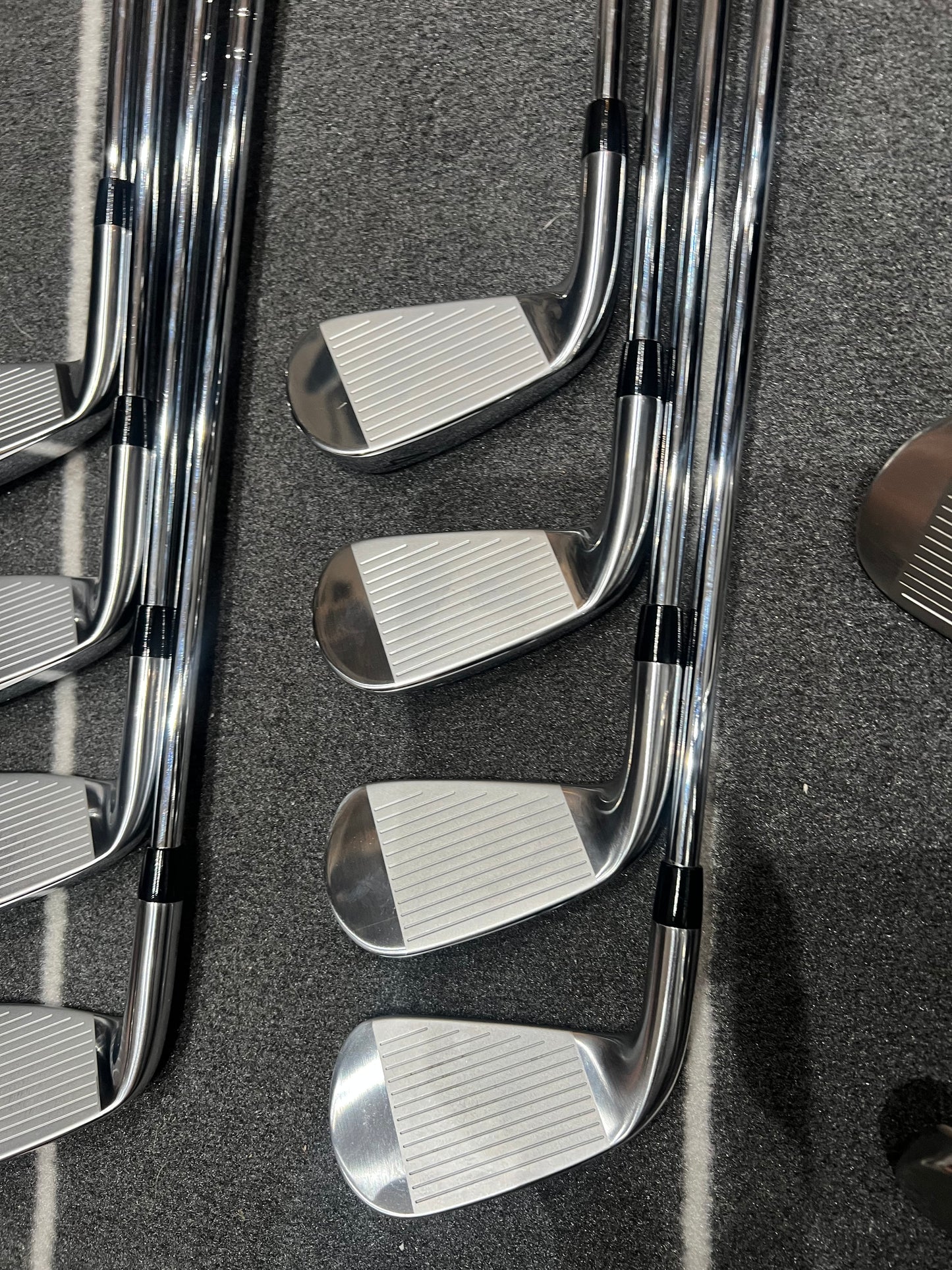 TITLEIST T350 IRONS / 4 - GW / Mens RH / Regular Flex