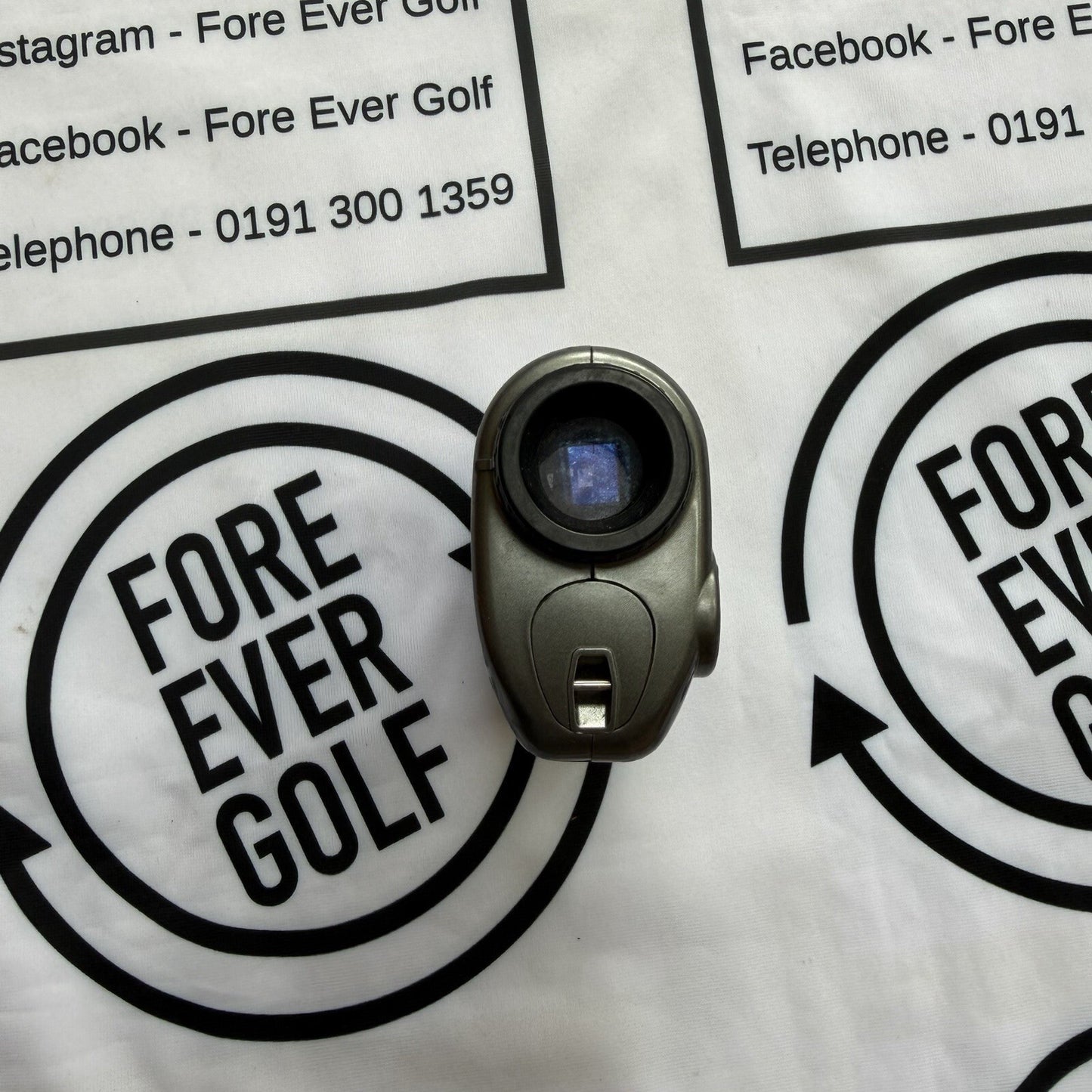 BUSHNELL TOUR V2 GOLF RANGE FINDER / GOOD USED