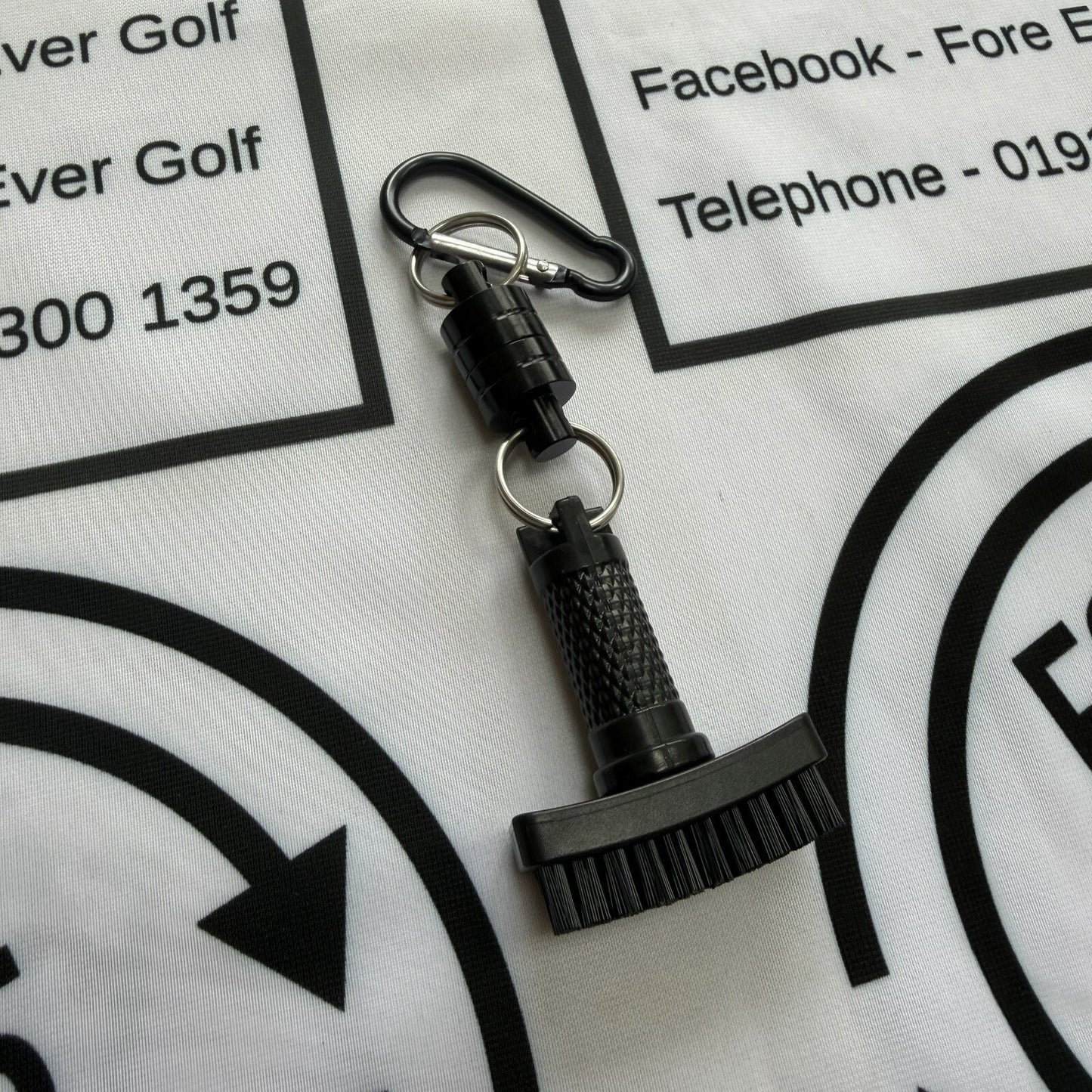 Magnetic Detachable Golf Cleaning Brush / Black / Golf Club Cleaner