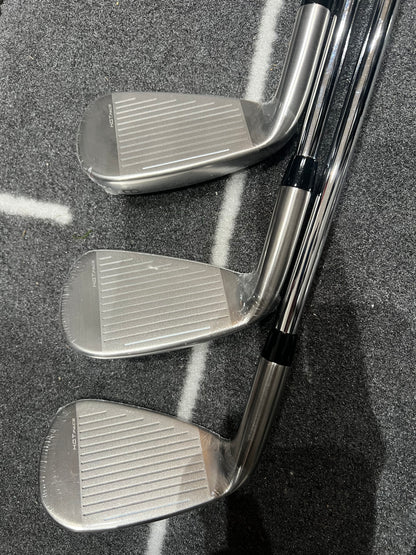 COBRA DS ADAPT IRONS / 5-PW / Mens RH / Regular Flex