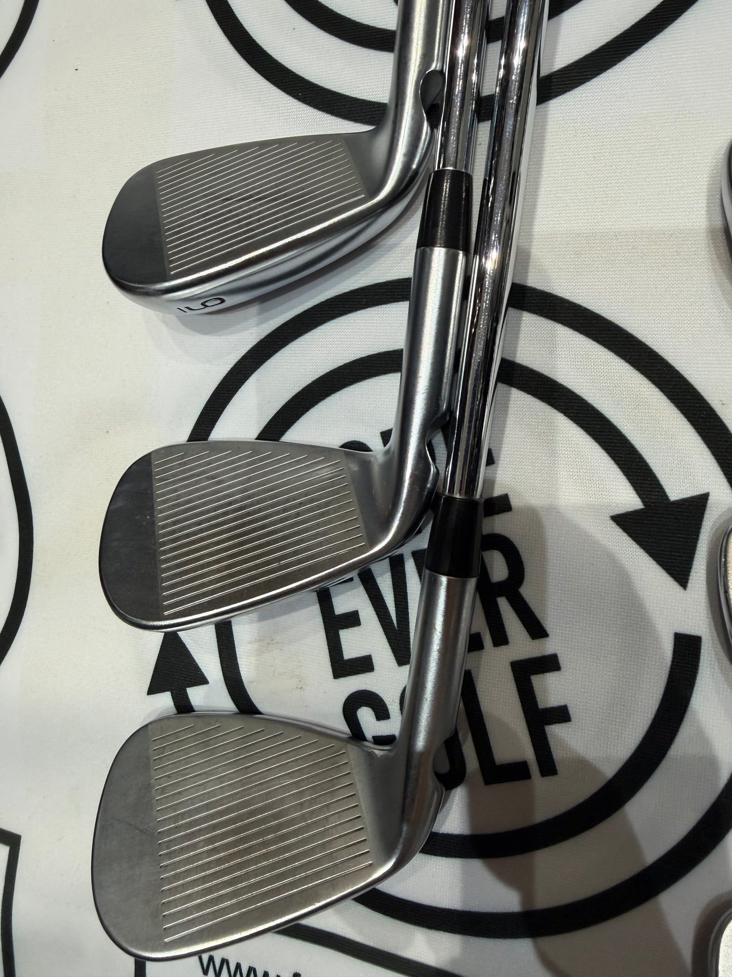 PING i530 IRONS / 5 - UW / BLACK DOT / RH / 105g Reg Flex