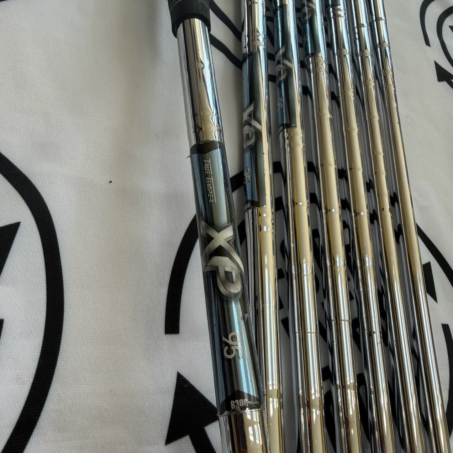 CALLAWAY XR IRONS / 5 - PW + SW / RH / 95g Reg Flex / GOOD USED