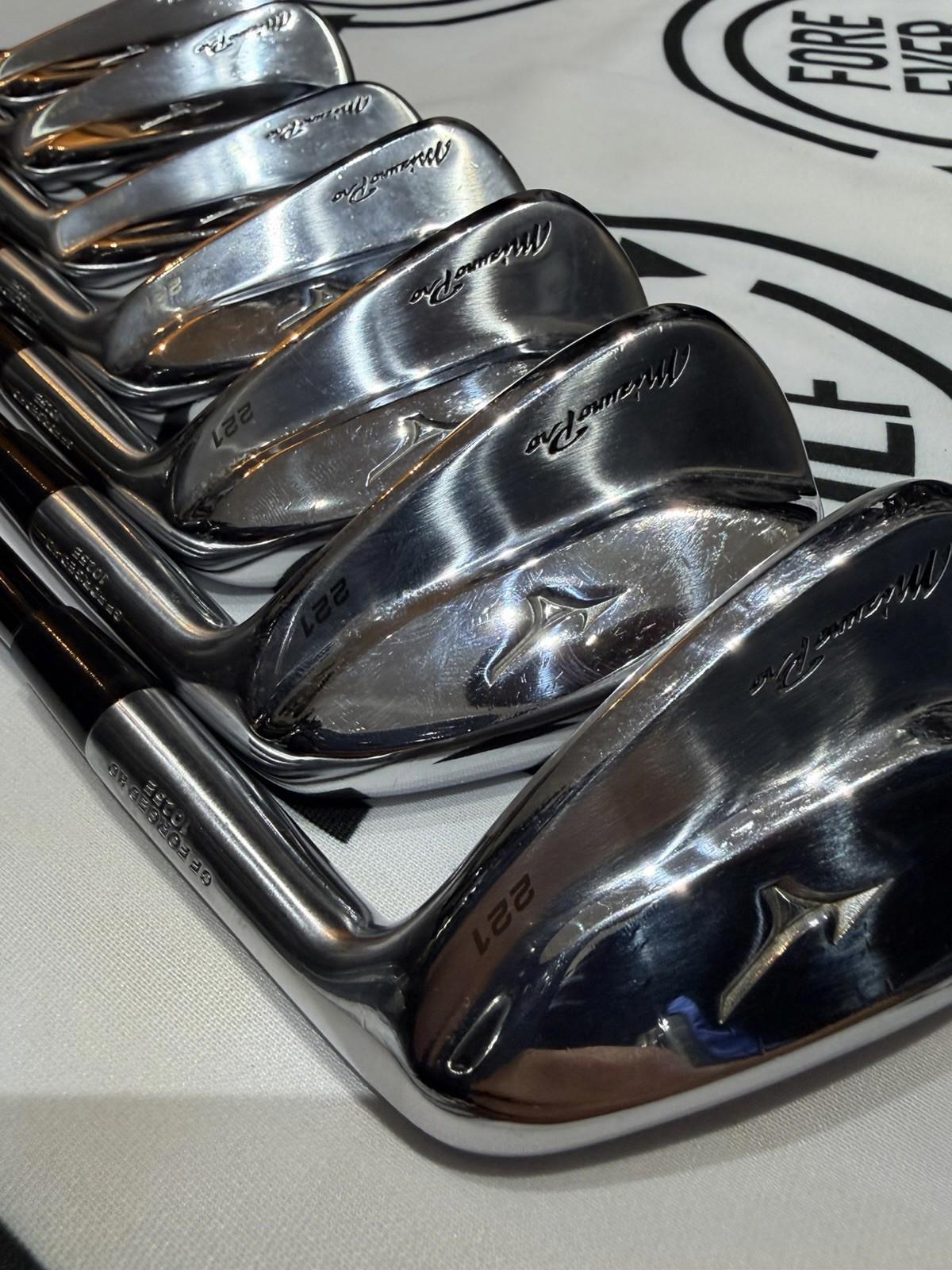 MIZUNO PRO 221 IRONS / 4 - PW / 130g X-Stiff Flex / MINT USED