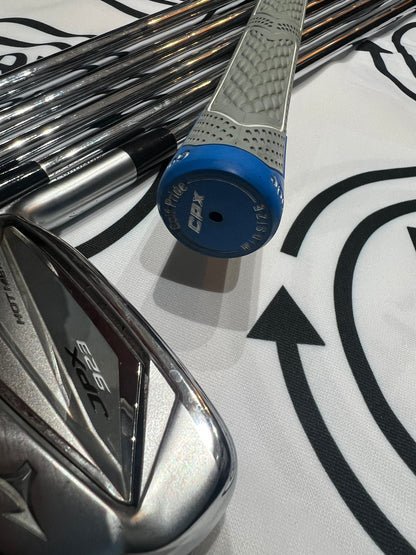 MIZUNO JPX 923 HOT METAL IRONS / 5 - PW / Mens RH / 95g Reg Flex