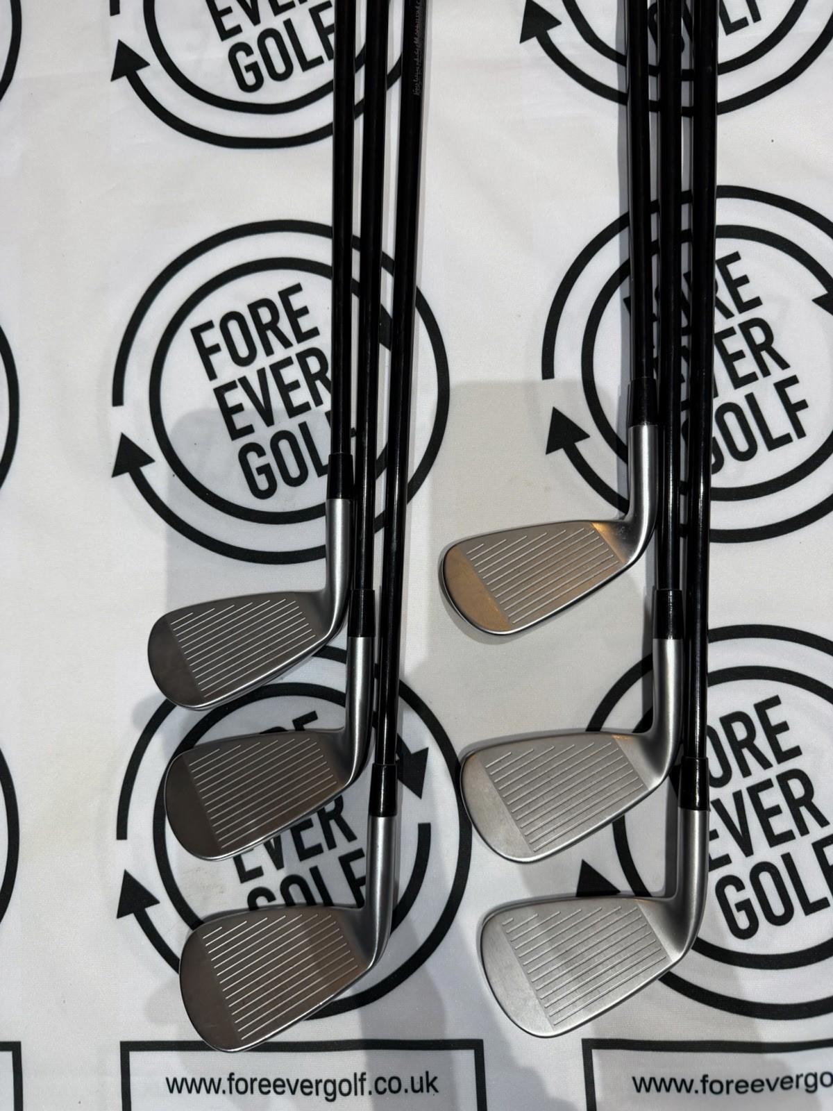 MIZUNO JPX 925 HOT METAL IRONS / 5 - PW / RH / 65g Reg Flex MMT Graphite Shafts