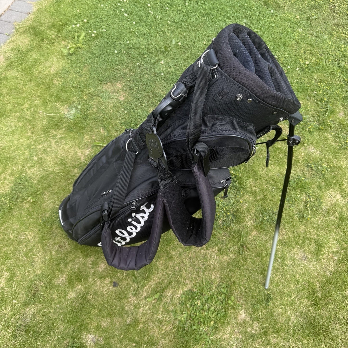 TITLEIST Golf Cary Bag / Black/White / 6 Way Divide / GOOD USED