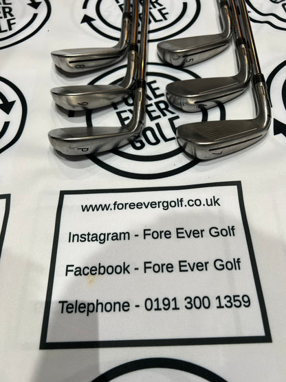 TAYLORMADE SIM2 IRONS / 5 - PW / Mens RH / 95g Reg Flex