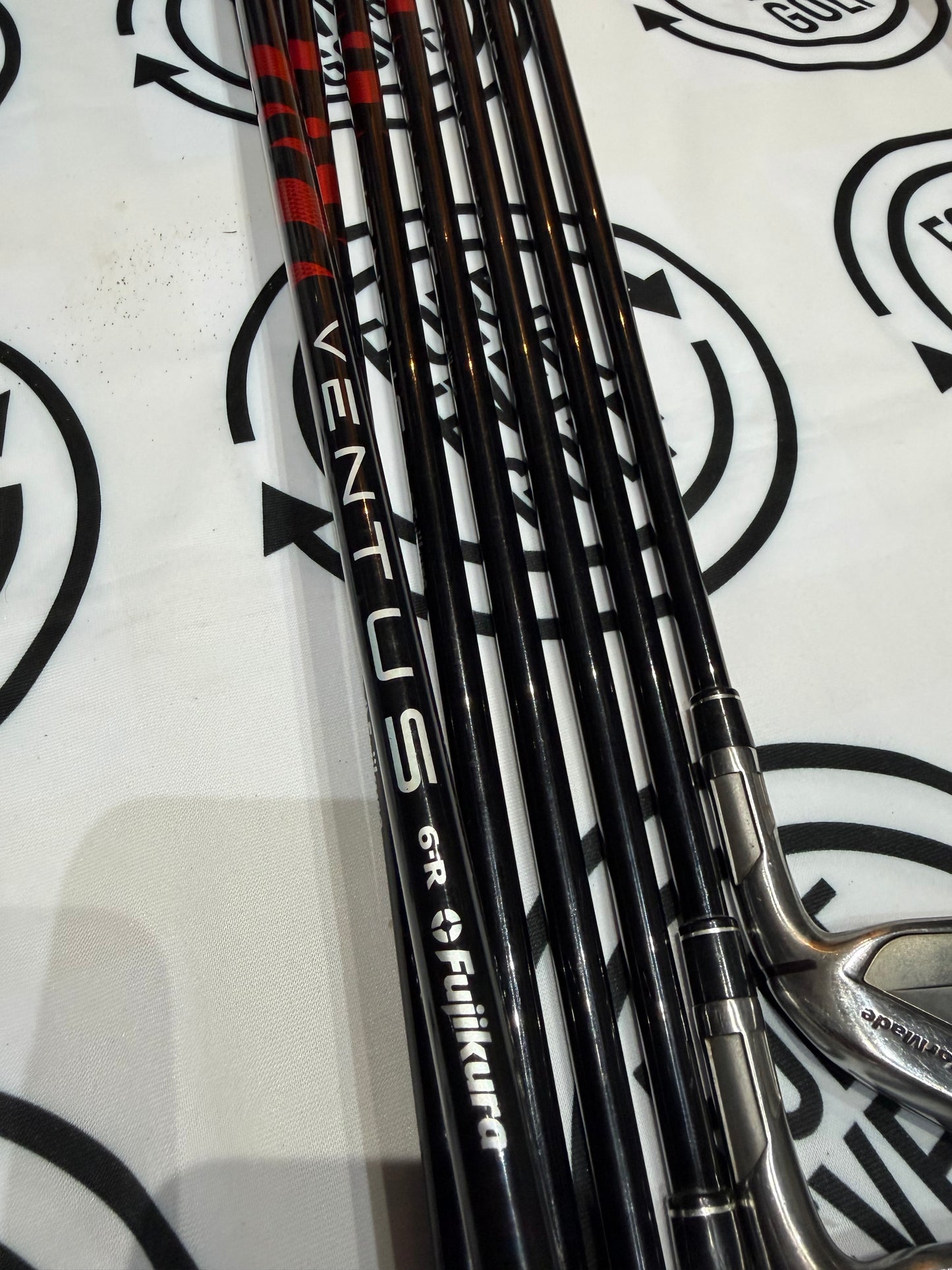 TAYLORMADE STEALTH IRONS / 5 - SW / RH 60g Reg Flex Graphite Shafts