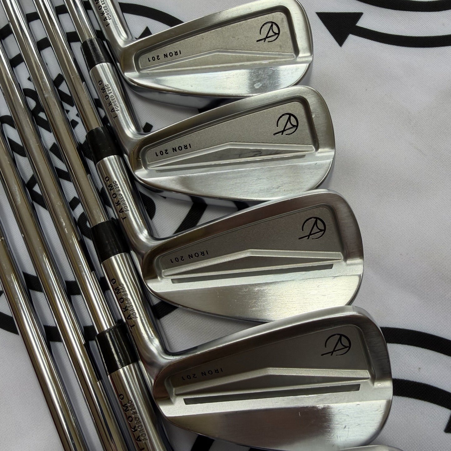 TAKOMO 201 IRONS / 4 - PW / Mens RH / 90g Reg Flex / MINT USED