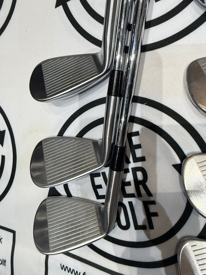 TAYLORMADE P770 (2024) IRONS / 4 - PW / RH / 120g Stiff Flex