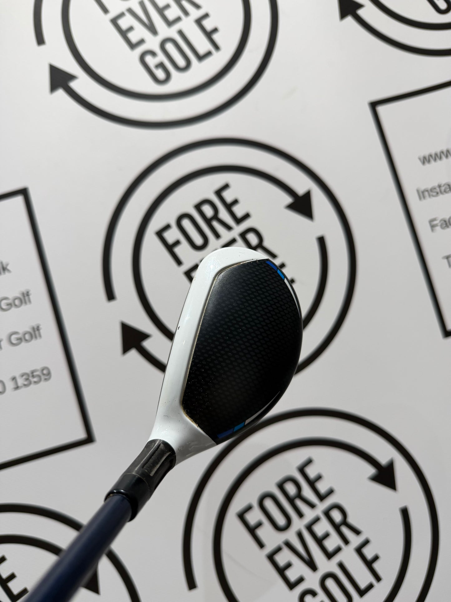 TAYLORMADE SIM2 3 HYBRID / 19 Degree / Mens RH / 70g Stiff Flex