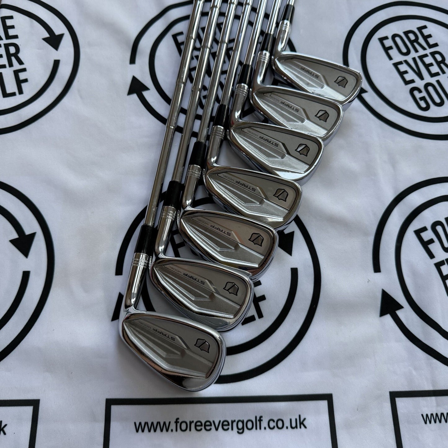 WILSON STAFF MODEL CB IRONS (2024) / 4 - PW / Mens RH / 115g Stiff Flex / V.GOOD
