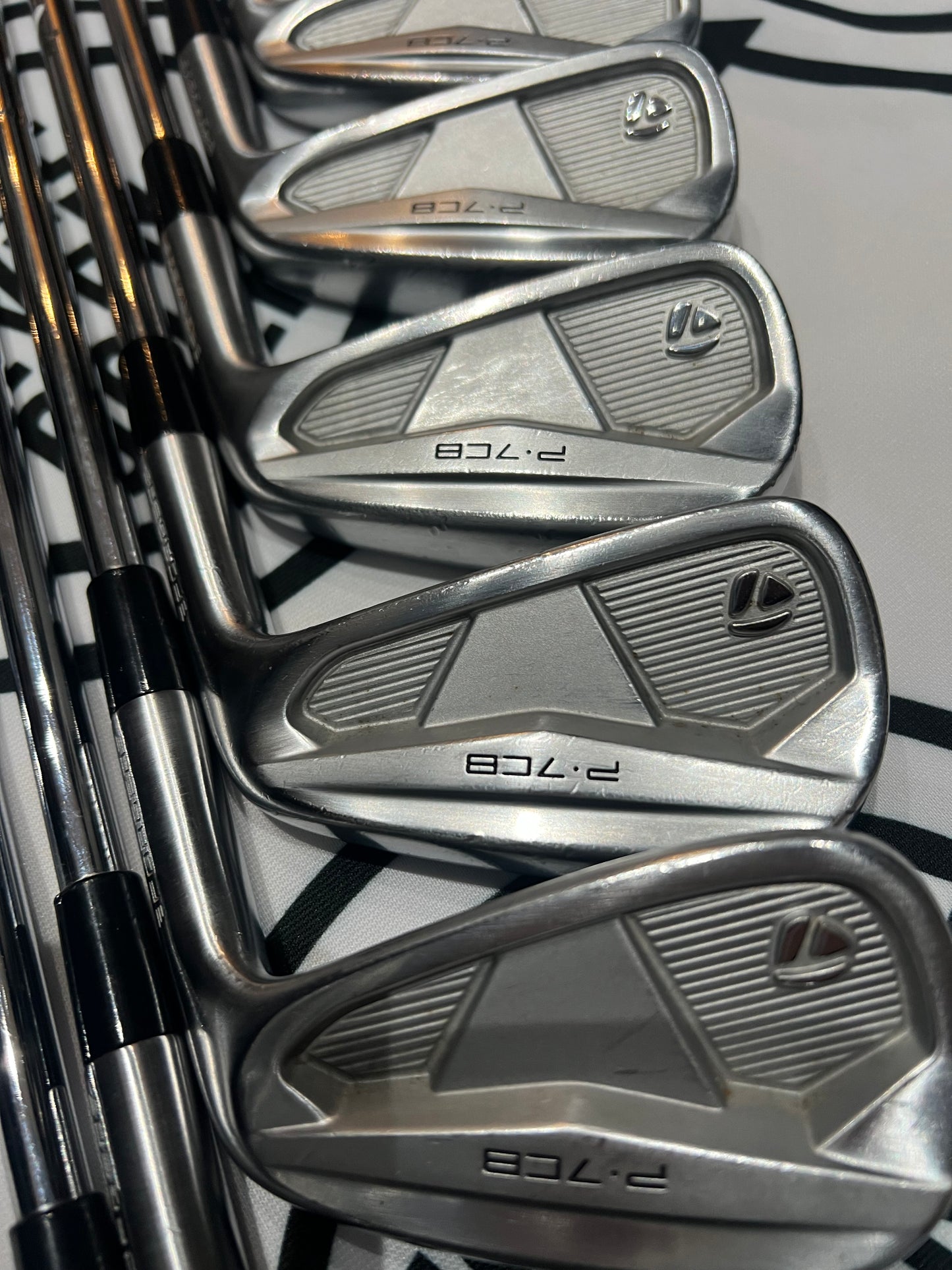 TAYLORMADE P7CB IRONS / 4 - PW / MENS RH / 115g Stiff Flex