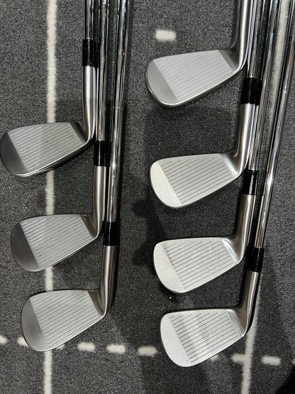 TAYLORMADE P7CB IRONS / 4 - PW / Mens RH / X100 X-Stiff Flex