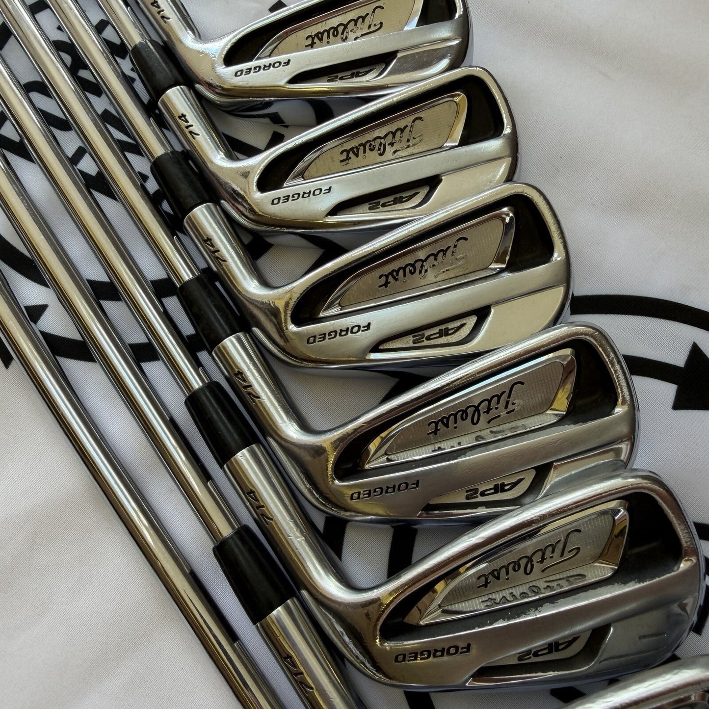 TITLEIST AP2 714 IRONS / Mens RH / 4 - PW / Stiff Flex / GOOD USED