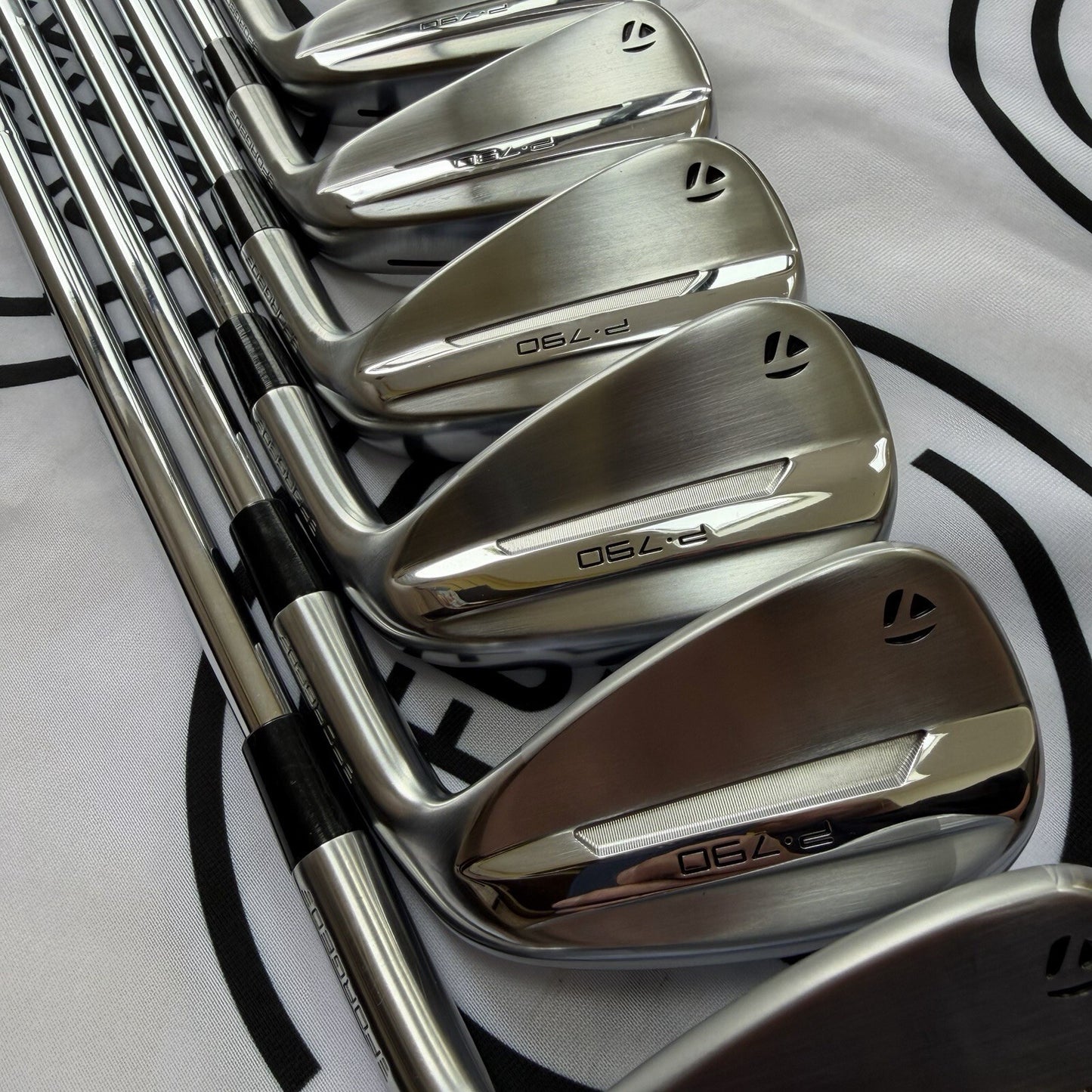 TAYLORMADE P790 (2025) IRONS / 6 - AW / Mens RH / 105g Stiff Flex / MINT USED