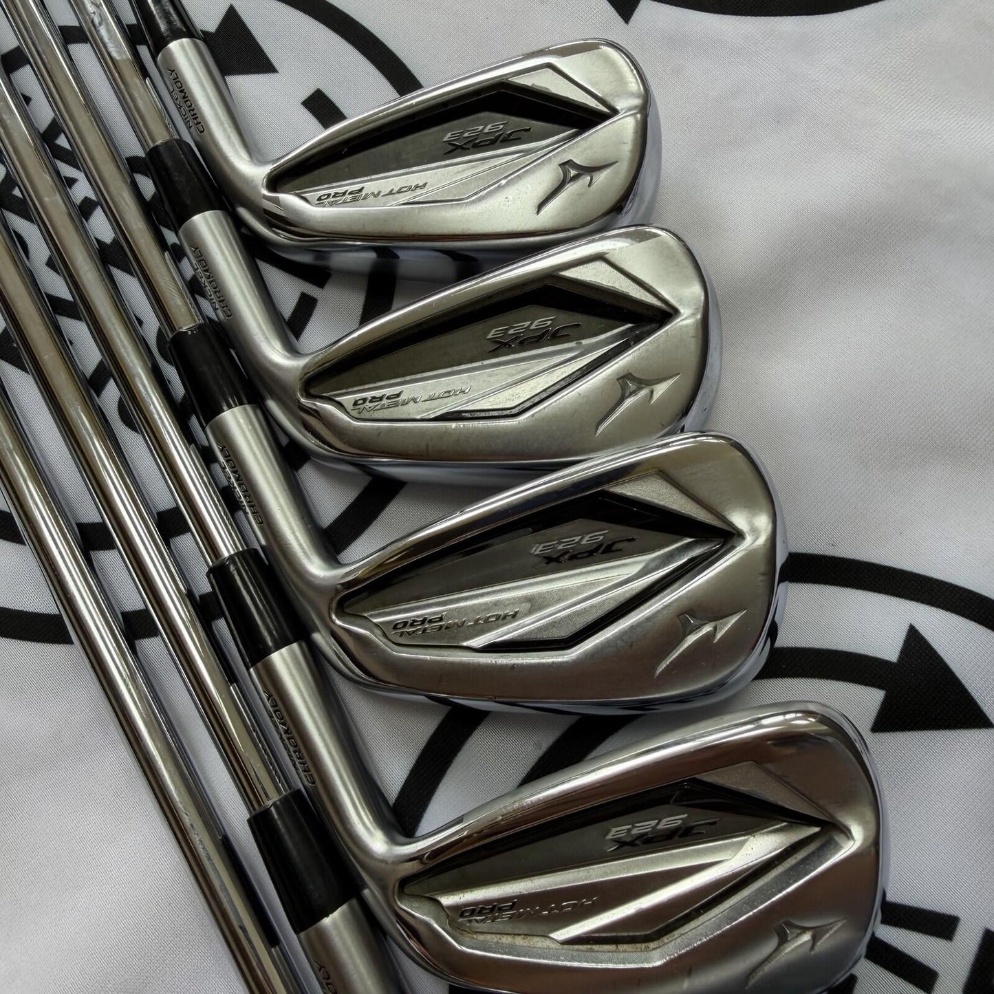 MIZUNO JPX 923 HOT METAL PRO IRONS / 5 - PW / Mens RH / Reg Flex / GOOD USED