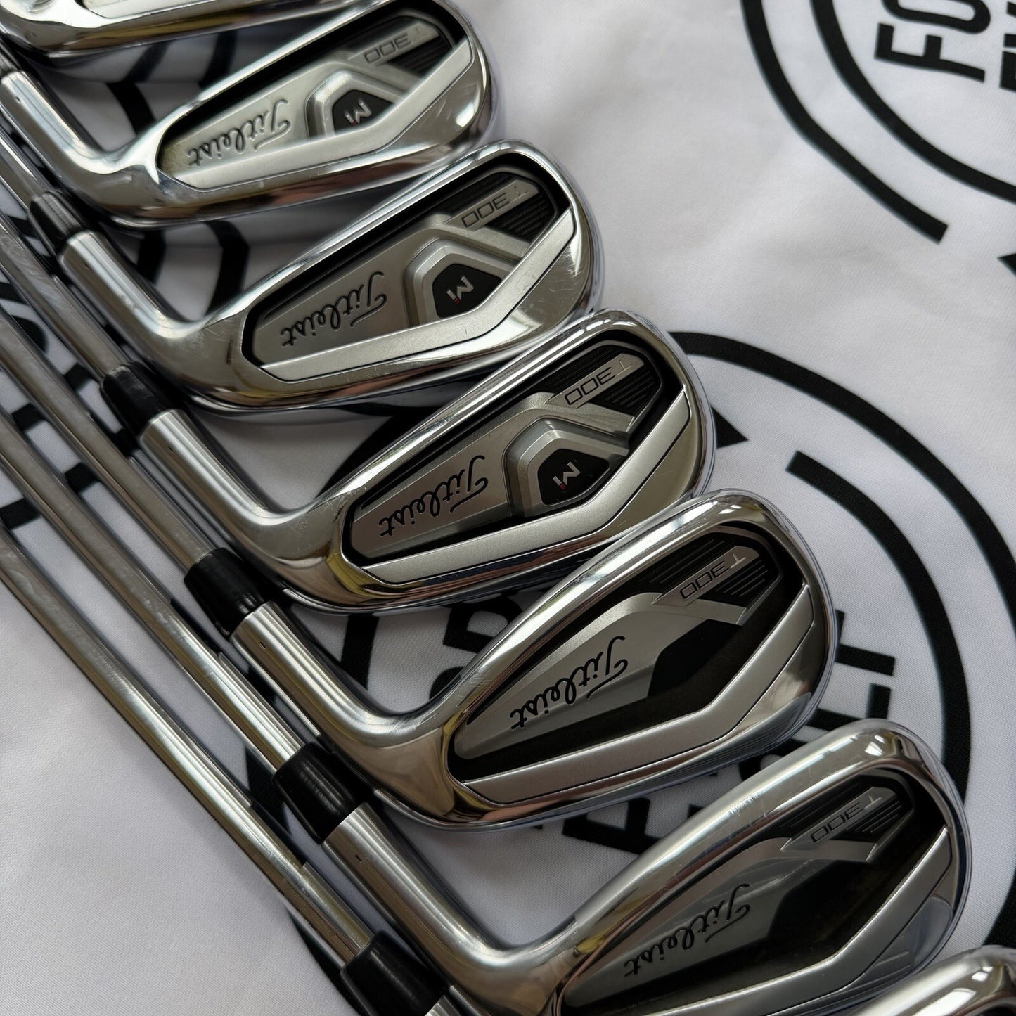 TITLEIST T300 (2021) IRONS / 4 - PW / Mens RH / AWT Red Reg Flex / V.GOOD USED