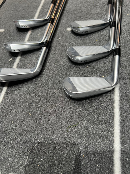 SRIXON ZXi7 IRONS / 5 - PW / RH / 115g Stiff Flex