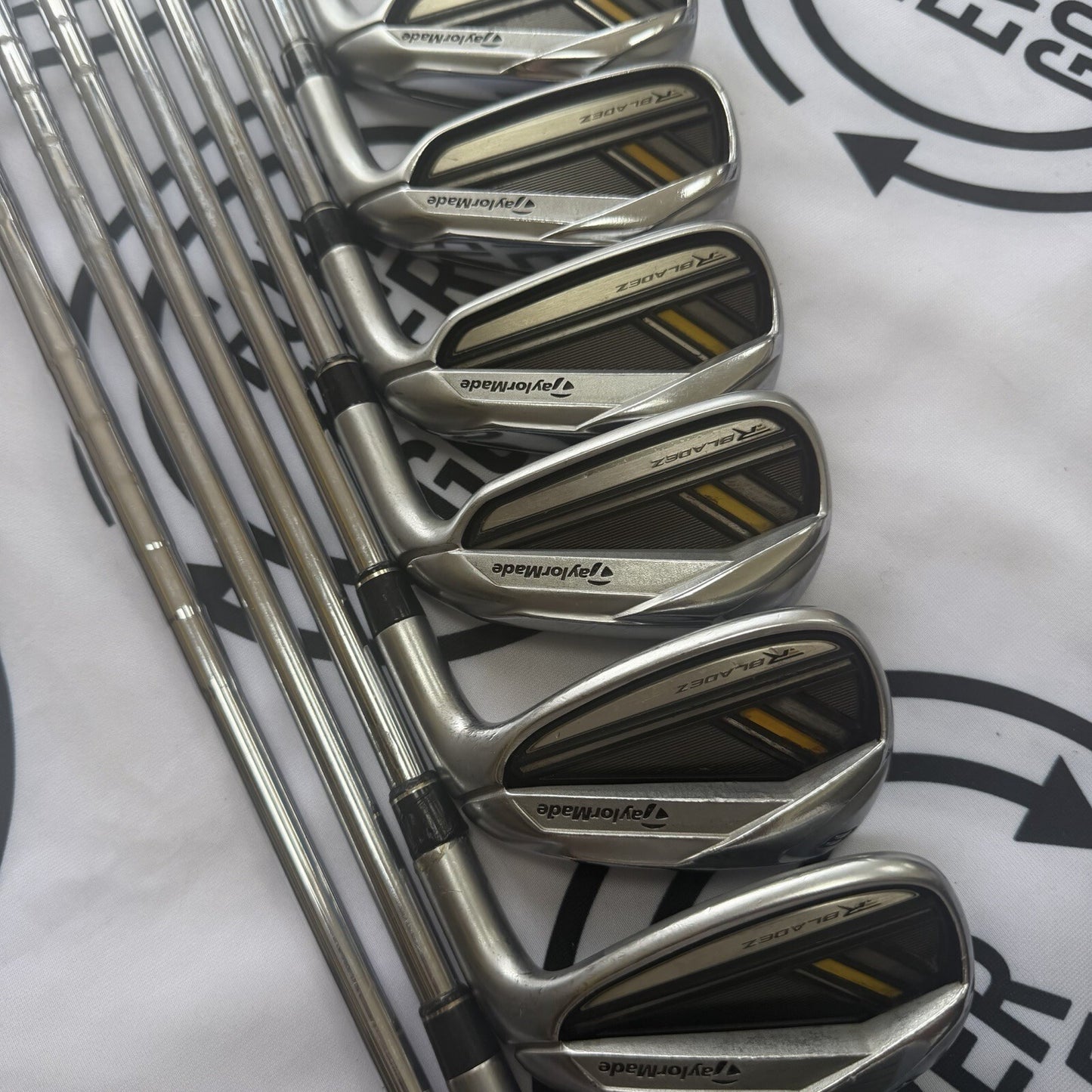 TAYLORMADE R-BLADEZ IRONS / 4 - PW + SW / RH / Reg Flex / GOOD USED