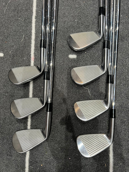 MIZUNO PRO 243 IRONS / 4 - PW / Mens RH / 105g X-Stiff Flex