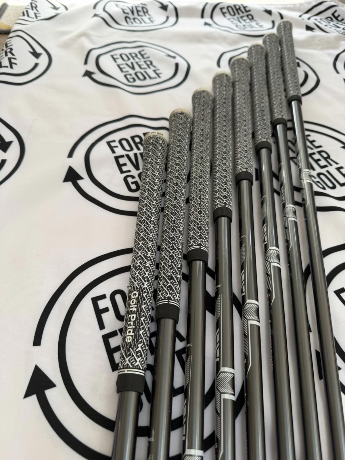 TITLEIST T250 IRONS / 4 - PW + 48 / RH / 65g Reg Flex MMT Graphite Shafts / VGC