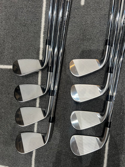 TITLEIST T350 IRONS / 4 - GW / Mens RH / Regular Flex