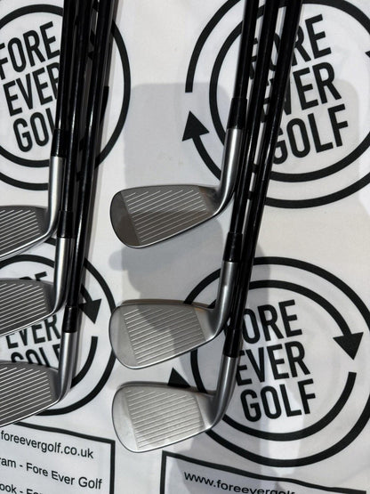 MIZUNO JPX 925 HOT METAL IRONS / 5 - PW / RH / 65g Reg Flex MMT Graphite Shafts