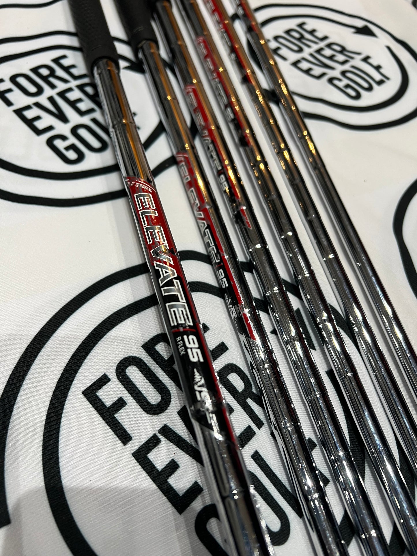 TAYLORMADE SIM2 IRONS / 5 - PW / Mens RH / 95g Reg Flex
