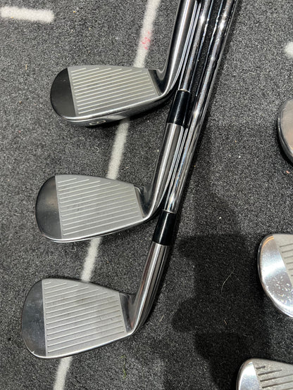 MIZUNO PRO 243 IRONS / 4 - PW / Mens RH / 105g X-Stiff Flex