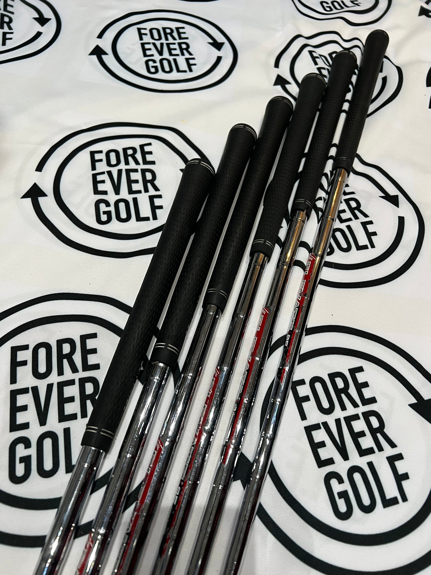 TAYLORMADE SIM2 IRONS / 5 - PW / Mens RH / 95g Reg Flex