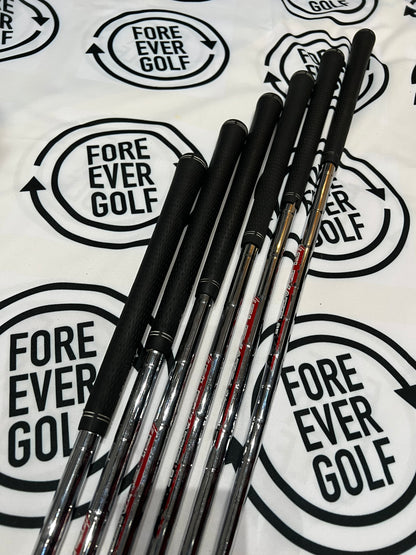 TAYLORMADE SIM2 IRONS / 5 - PW / Mens RH / 95g Reg Flex