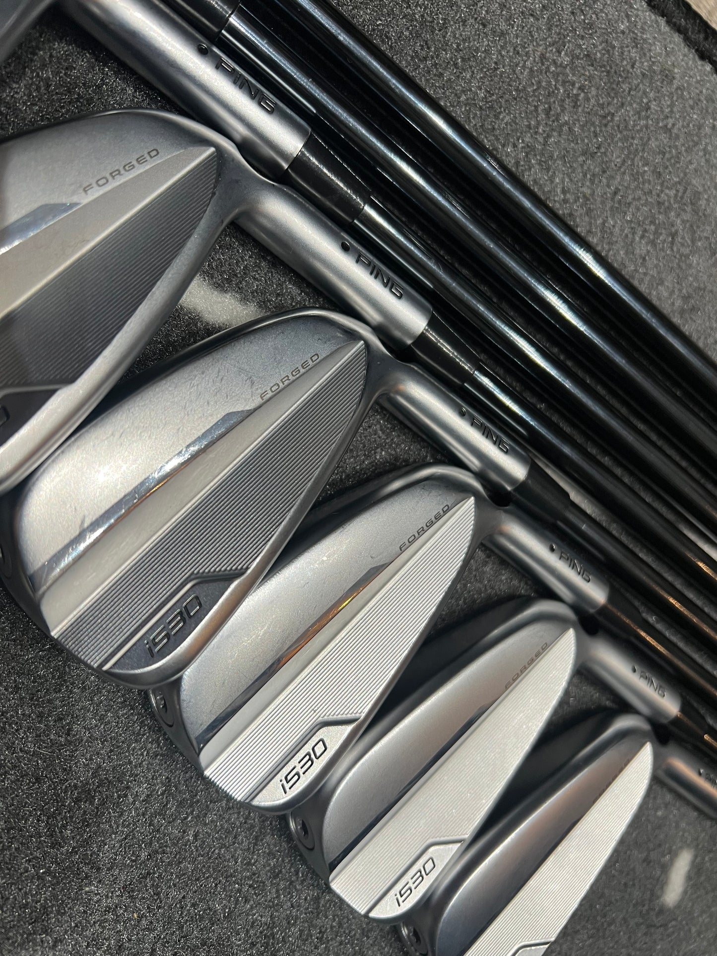 PING i530 IRONS / 4 - UW / BLACK DOT / RH / 75g Stiff Flex Graphite Shafts / MINT USED