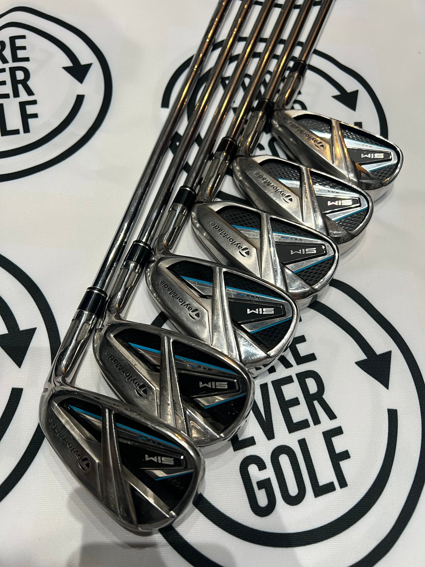 TAYLORMADE SIM MAX IRONS / 5 - PW / Mens RH / 85g Reg Flex