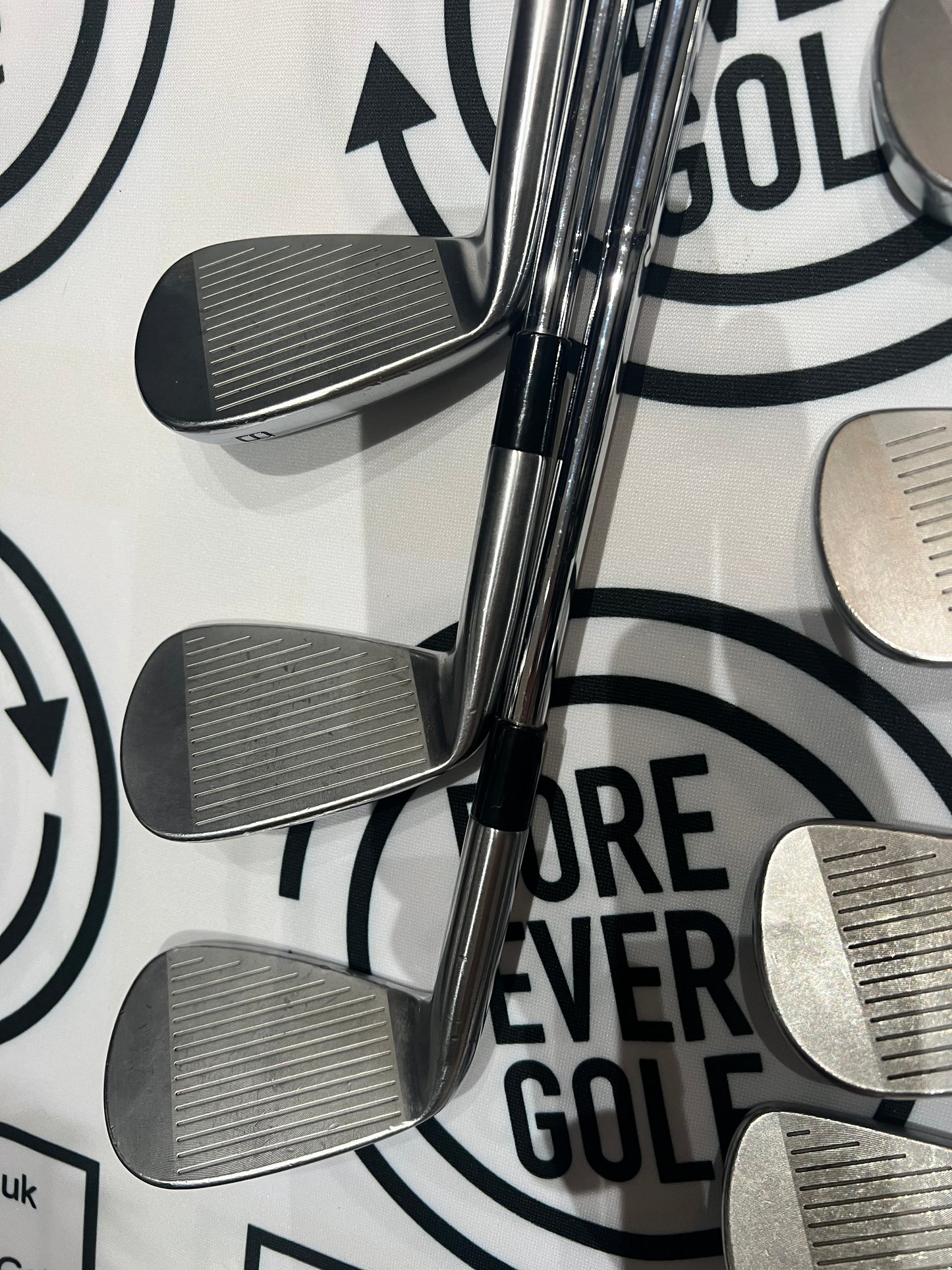 TAYLORMADE P7CB IRONS / 4 - PW / MENS RH / 115g Stiff Flex