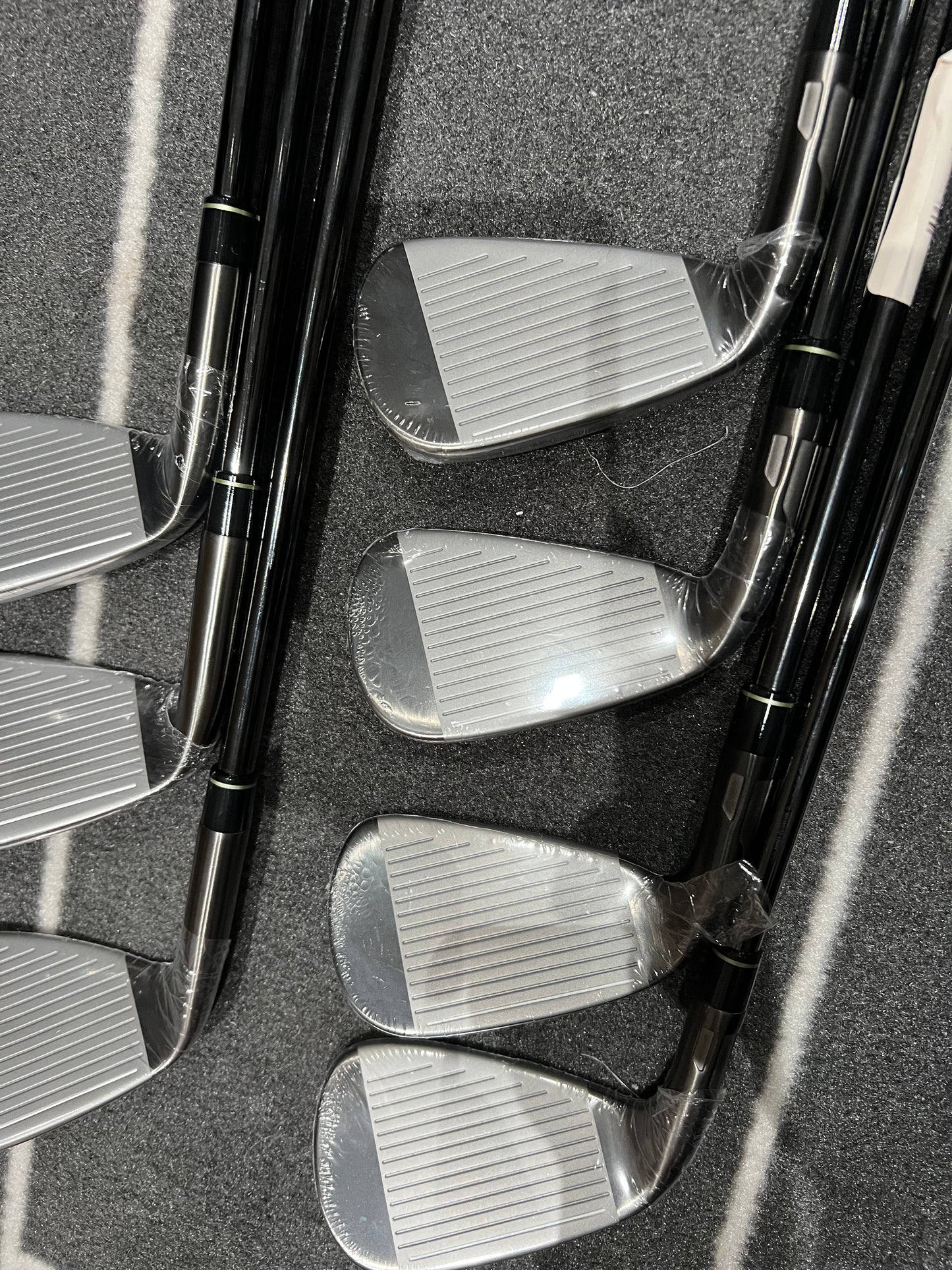 TAYLORMADE Qi GUNMETAL IRONS / 5 - SW / Mens RH / 85g Reg Flex