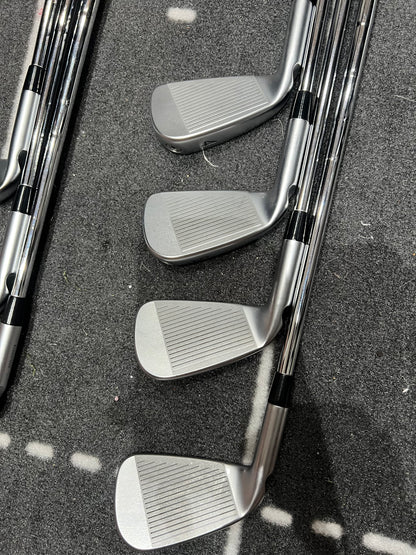 PING i230 IRONS / 4 - PW / Red Dot / 130g X-Stiff Flex