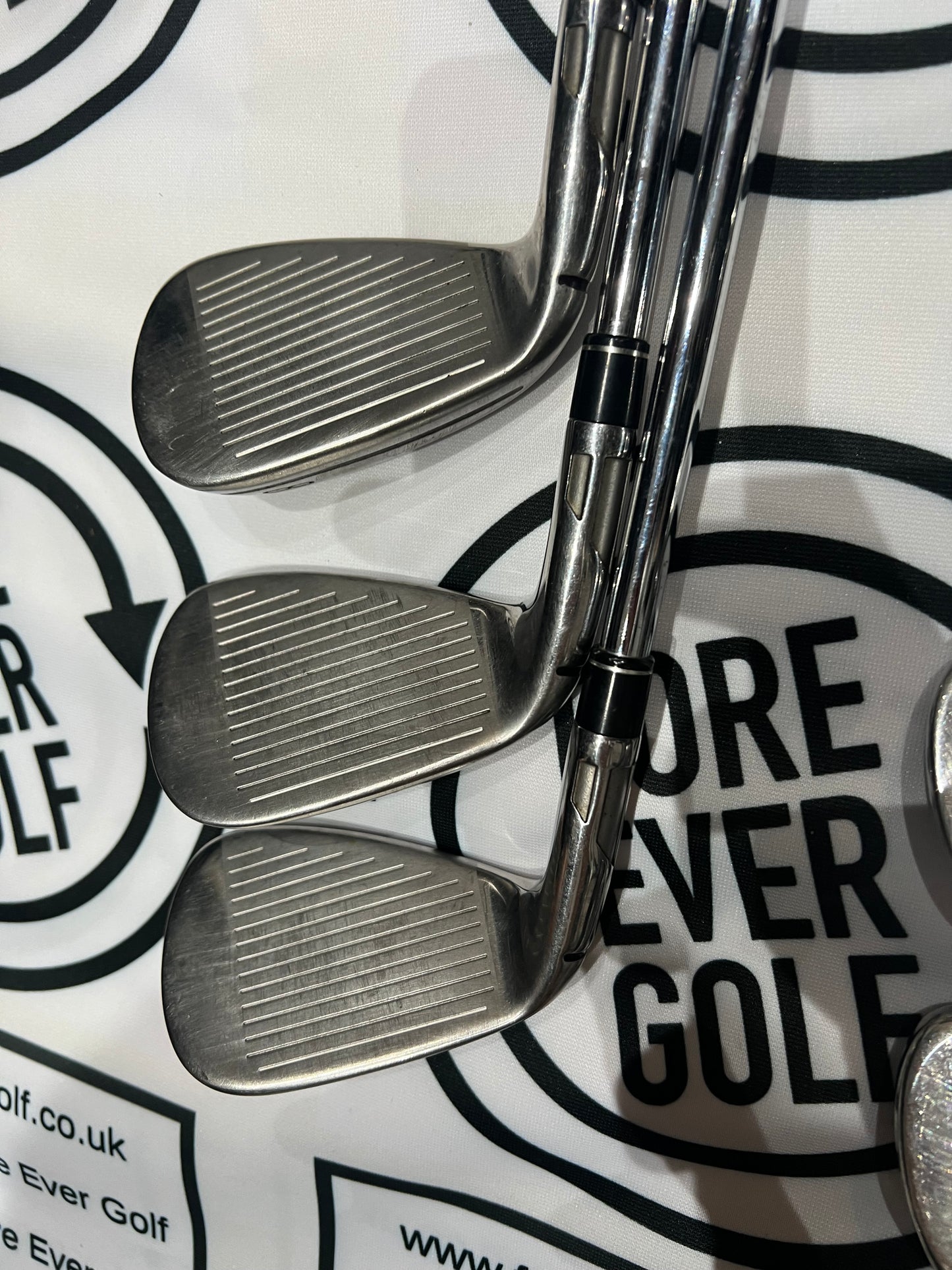 TAYLORMADE SIM MAX IRONS / 5 - PW / Mens RH / 85g Reg Flex