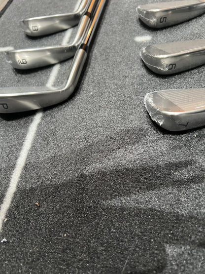 COBRA DS ADAPT IRONS / 5-PW / Mens RH / Regular Flex