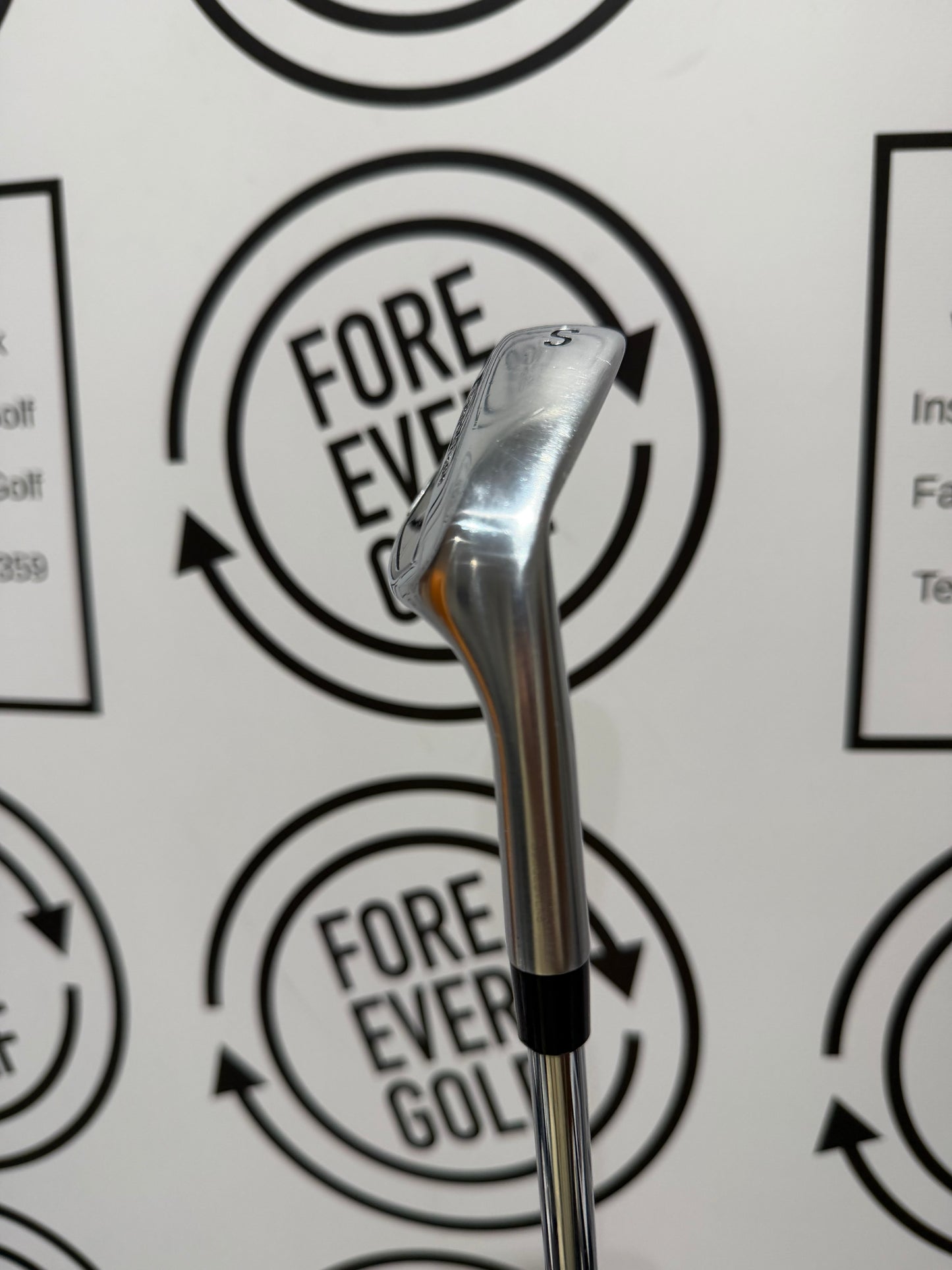 TAYLORMADE Qi SAND WEDGE / RH / 85g Stiff Flex