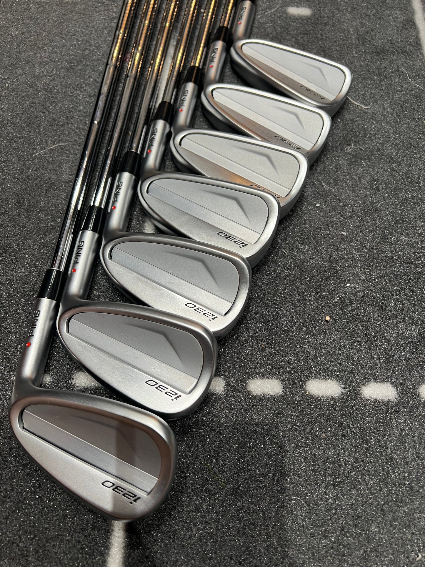 PING i230 IRONS / 4 - PW / Red Dot / 130g X-Stiff Flex