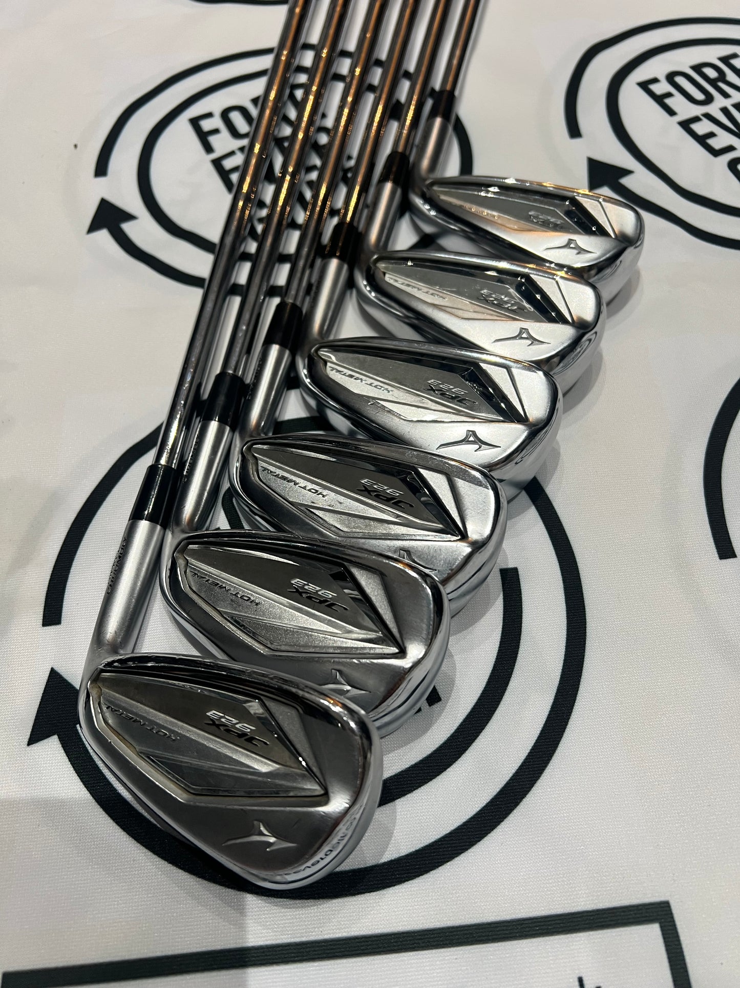 MIZUNO JPX 923 HOT METAL IRONS / 5 - PW / Mens RH / 95g Reg Flex