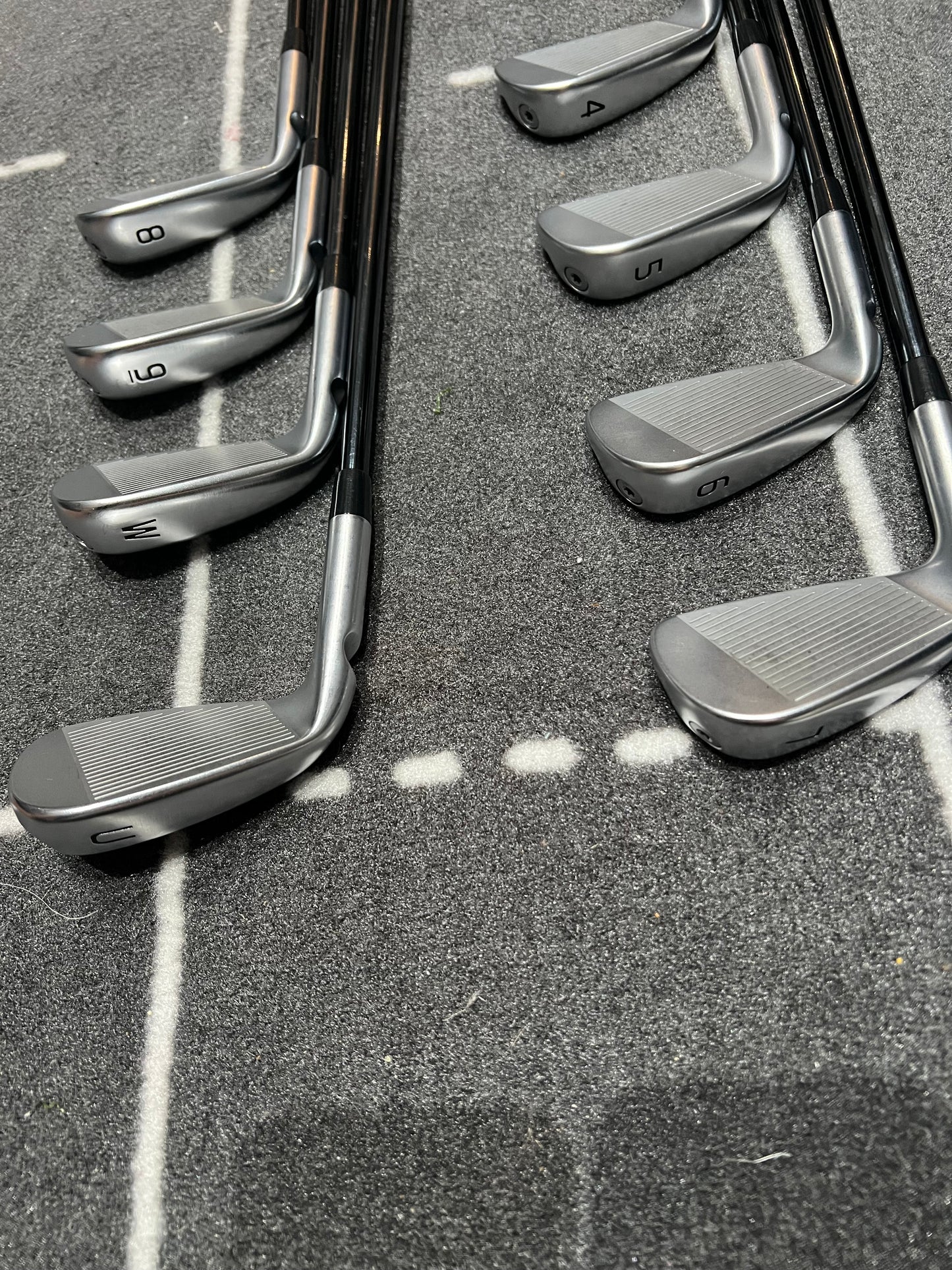 PING i530 IRONS / 4 - UW / BLACK DOT / RH / 75g Stiff Flex Graphite Shafts / MINT USED
