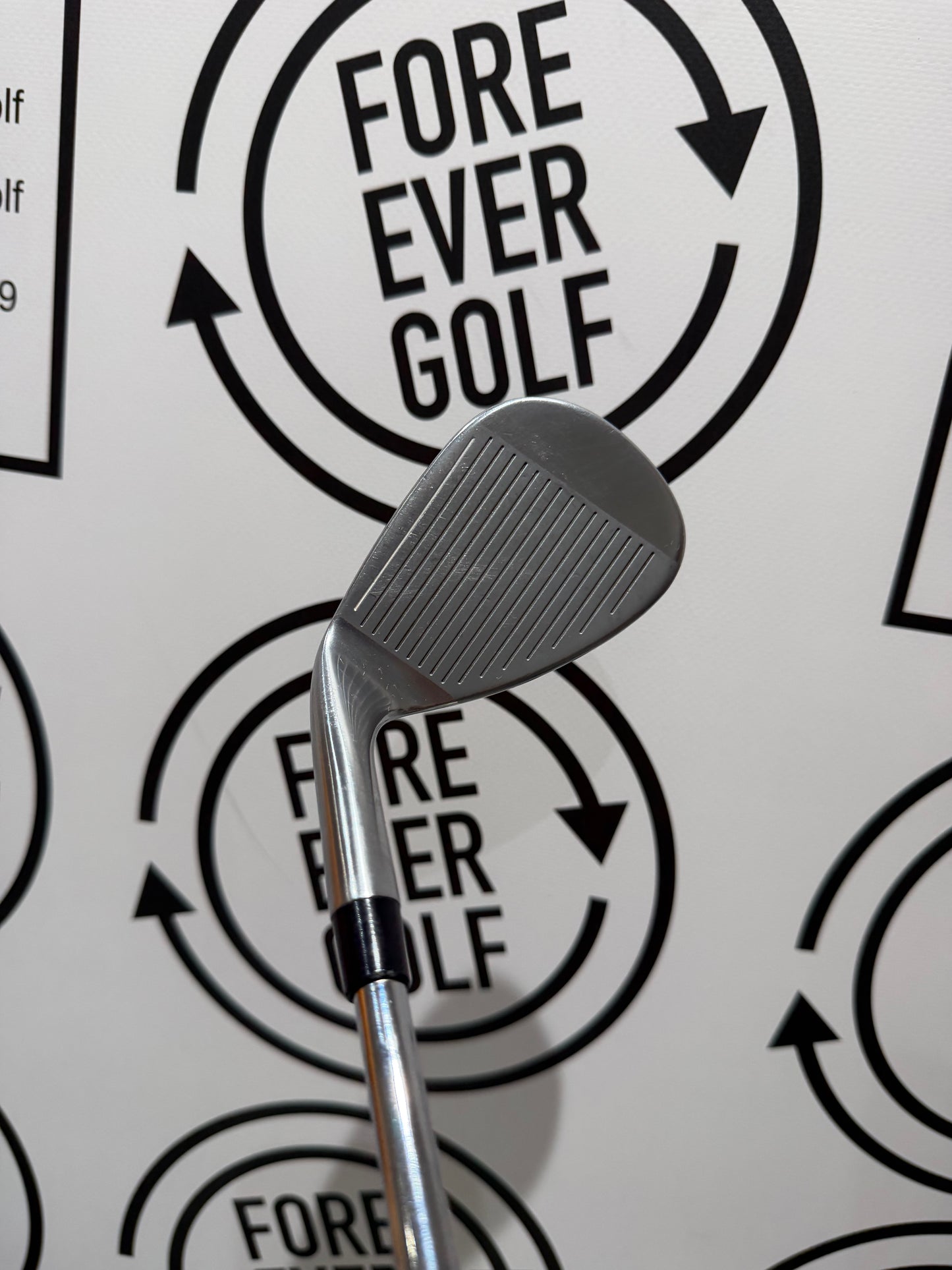 TAYLORMADE Qi SAND WEDGE / RH / 85g Stiff Flex